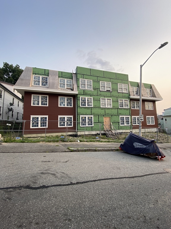 111 Austin St, Worcester, Massachusetts, 20 Rooms Rooms,Residential Income,For Sale,Austin St,73416574