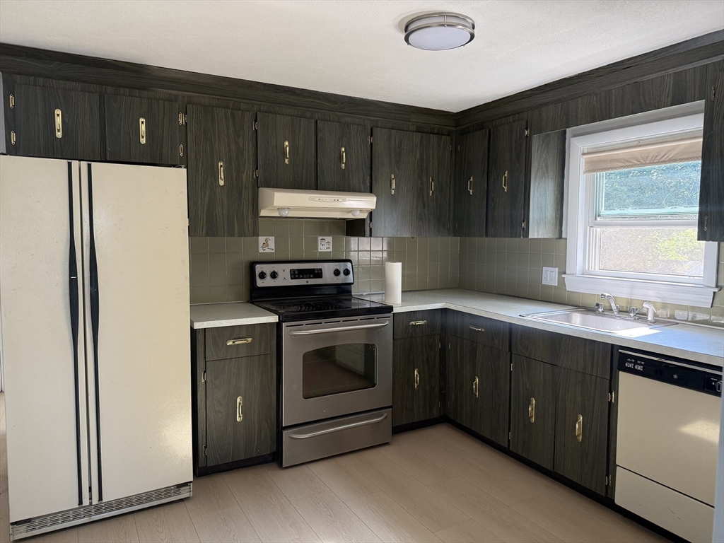 100 Central St, Waltham, Massachusetts, 1 Bedroom Bedrooms, 3 Rooms Rooms,1 BathroomBathrooms,Residential Lease,For Rent,Central St,73416717