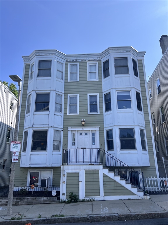 32 Woodward Street, Boston, Massachusetts, 2 Bedrooms Bedrooms, 4 Rooms Rooms,1.5 BathroomsBathrooms,Residential Lease,For Rent,Woodward Street,73416695