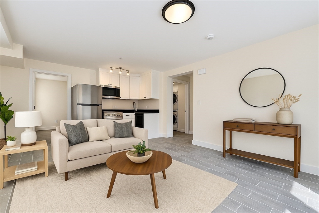 13 Dalby St, Newton, Massachusetts, 2 Bedrooms Bedrooms, 4 Rooms Rooms,1 BathroomBathrooms,Residential Lease,For Rent,Dalby St,73416933