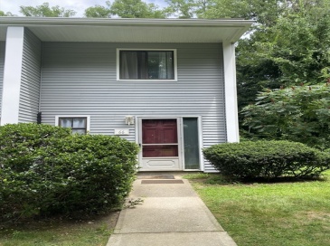 555 Russell Rd, Westfield, Massachusetts, 2 Bedrooms Bedrooms, 4 Rooms Rooms,1.5 BathroomsBathrooms,Residential Lease,For Rent,Russell Rd,73417355