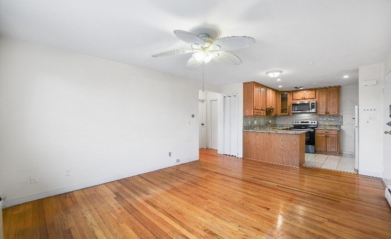 133 Warren, Watertown, Massachusetts, 2 Bedrooms Bedrooms, 5 Rooms Rooms,1 BathroomBathrooms,Residential Lease,For Rent,Warren,73417569