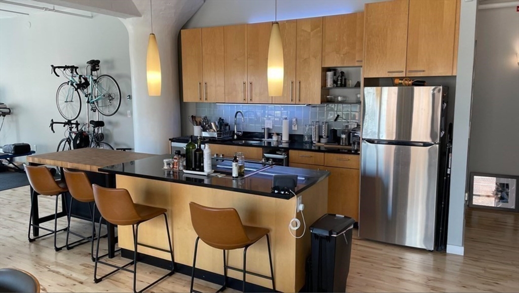 210 Lincoln St, Boston, Massachusetts, 2 Bedrooms Bedrooms, 5 Rooms Rooms,2 BathroomsBathrooms,Residential Lease,For Rent,Lincoln St,73418175