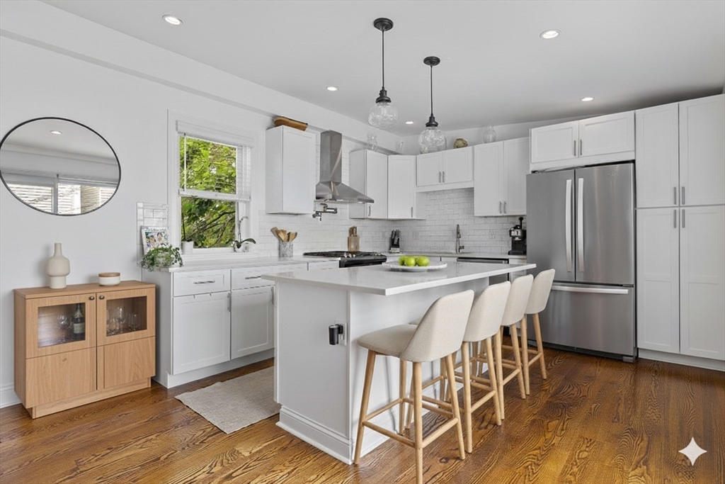 107 Putnam Street, Boston, Massachusetts, 3 Bedrooms Bedrooms, 6 Rooms Rooms,2.5 BathroomsBathrooms,Residential Lease,For Rent,Putnam Street,73418400