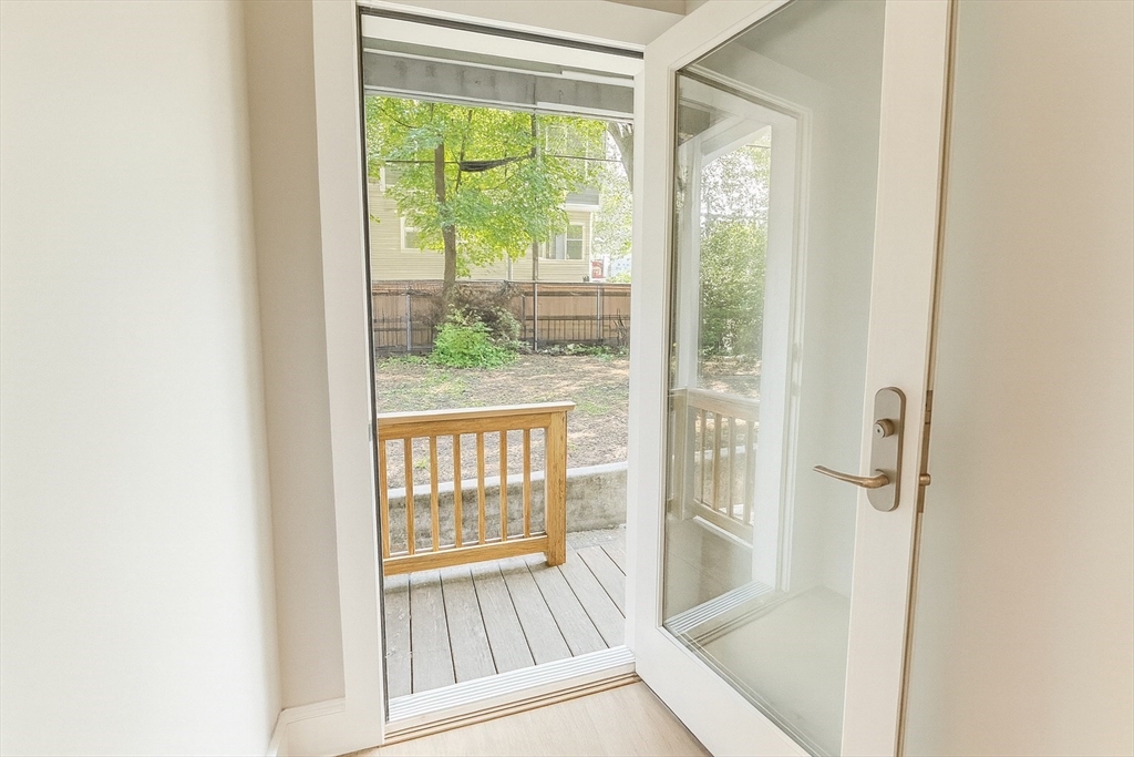 5 Carson St, Boston, Massachusetts, 3 Bedrooms Bedrooms, 5 Rooms Rooms,1 BathroomBathrooms,Residential Lease,For Rent,Carson St,73416260