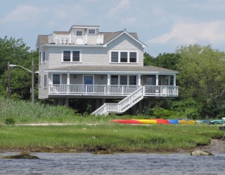 4 Creek St, Mattapoisett, Massachusetts, 3 Bedrooms Bedrooms, 7 Rooms Rooms,2 BathroomsBathrooms,Residential Lease,For Rent,Creek St,73418432