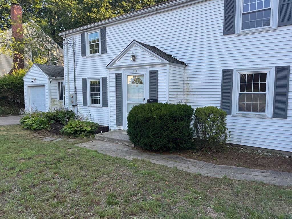161 Hunnewell St, Needham, Massachusetts, 2 Bedrooms Bedrooms, 6 Rooms Rooms,1 BathroomBathrooms,Residential Lease,For Rent,Hunnewell St,73416679