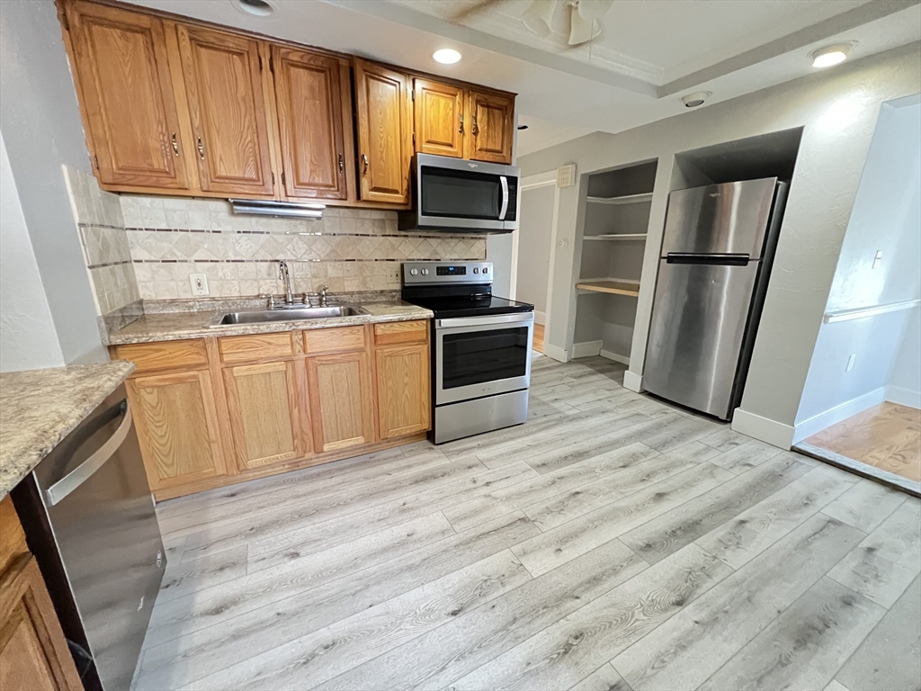 315 Old South Ave, Whitman, Massachusetts, 2 Bedrooms Bedrooms, 5 Rooms Rooms,1.5 BathroomsBathrooms,Residential Lease,For Rent,Old South Ave,73418481