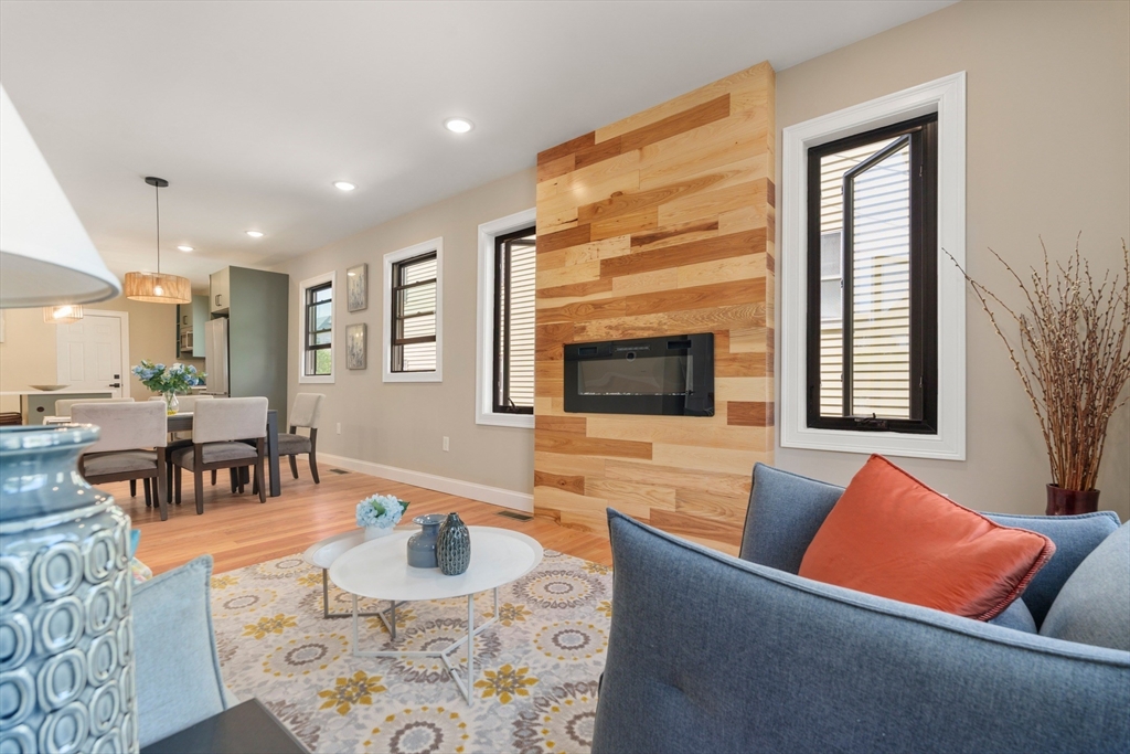 58 Dustin Street, Boston, Massachusetts, 2 Bedrooms Bedrooms, 5 Rooms Rooms,2 BathroomsBathrooms,Residential Lease,For Rent,Dustin Street,73418629