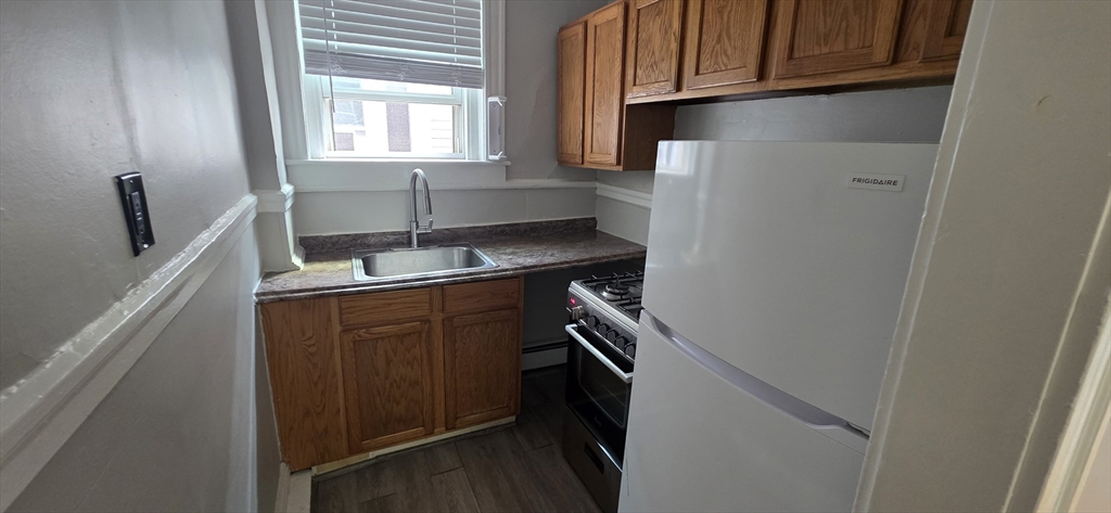 44 Estes, Lynn, Massachusetts, 2 Bedrooms Bedrooms, 5 Rooms Rooms,1 BathroomBathrooms,Residential Lease,For Rent,Estes,73418821