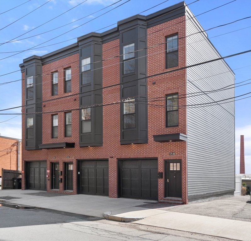 174 Fisher Ave, Boston, Massachusetts, 2 Bedrooms Bedrooms, 5 Rooms Rooms,1.5 BathroomsBathrooms,Residential Lease,For Rent,Fisher Ave,73418720