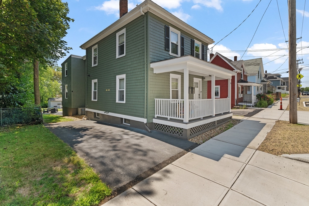 96 Bridge, Beverly, Massachusetts, 2 Bedrooms Bedrooms, 3 Rooms Rooms,1 BathroomBathrooms,Residential Lease,For Rent,Bridge,73418925