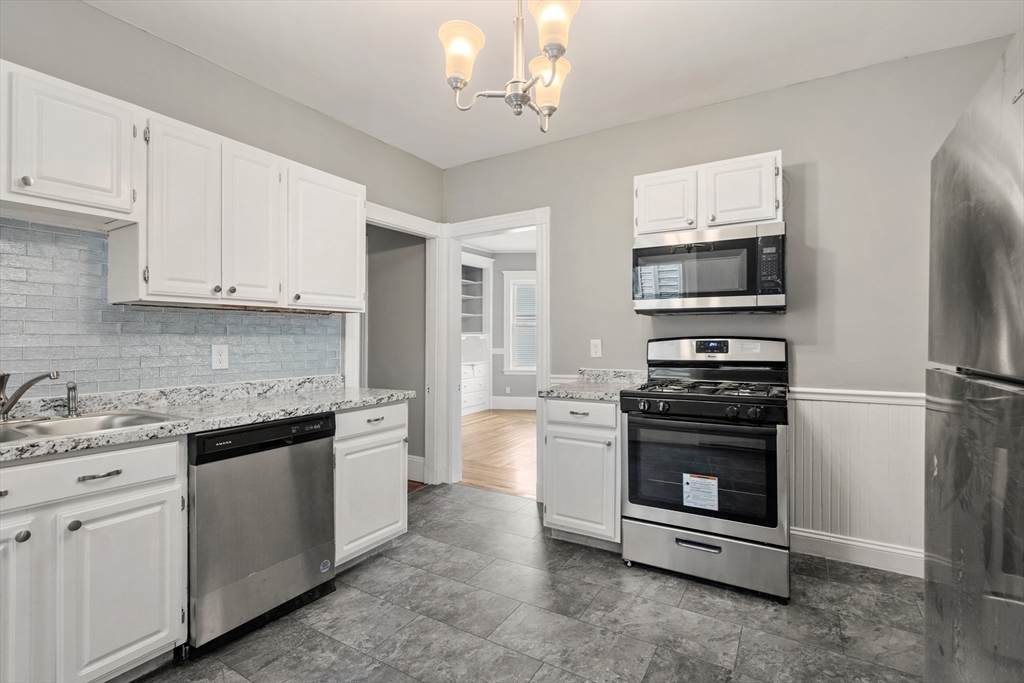 36 Bellevue, Boston, Massachusetts, 3 Bedrooms Bedrooms, 5 Rooms Rooms,1 BathroomBathrooms,Residential Lease,For Rent,Bellevue,73378326