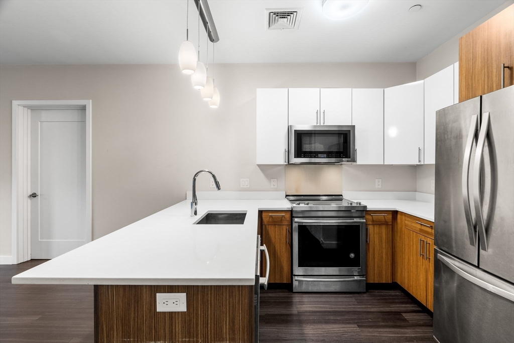 999 Hancock St, Quincy, Massachusetts, 2 Bedrooms Bedrooms, 5 Rooms Rooms,2 BathroomsBathrooms,Residential Lease,For Rent,Hancock St,73419255