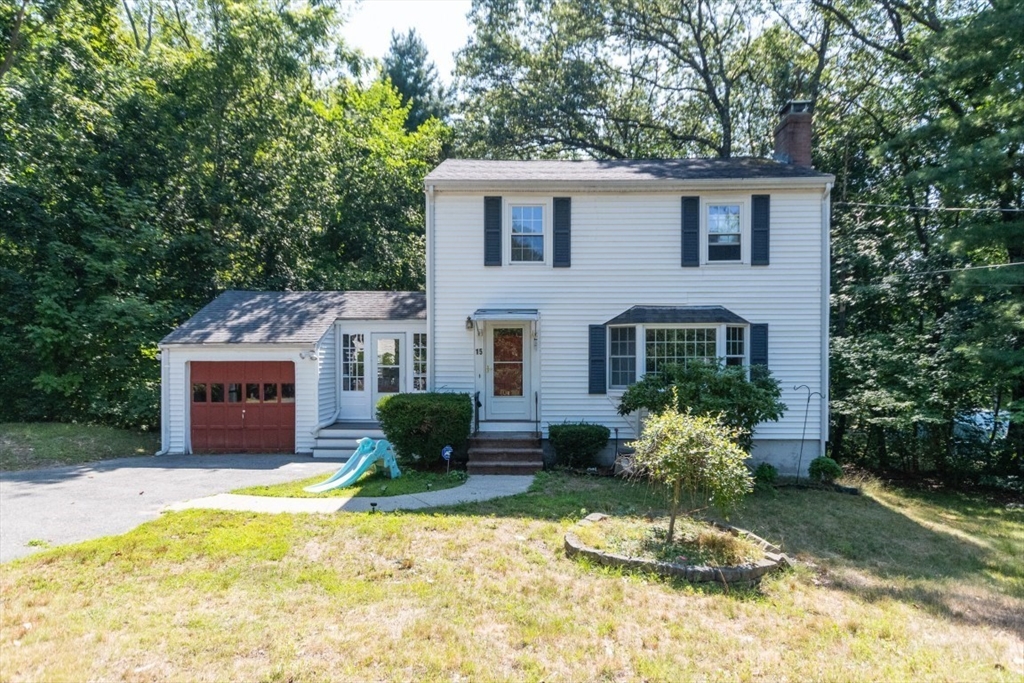 15 Lexington St, Burlington, Massachusetts, 3 Bedrooms Bedrooms, 6 Rooms Rooms,1.5 BathroomsBathrooms,Residential Lease,For Rent,Lexington St,73419270