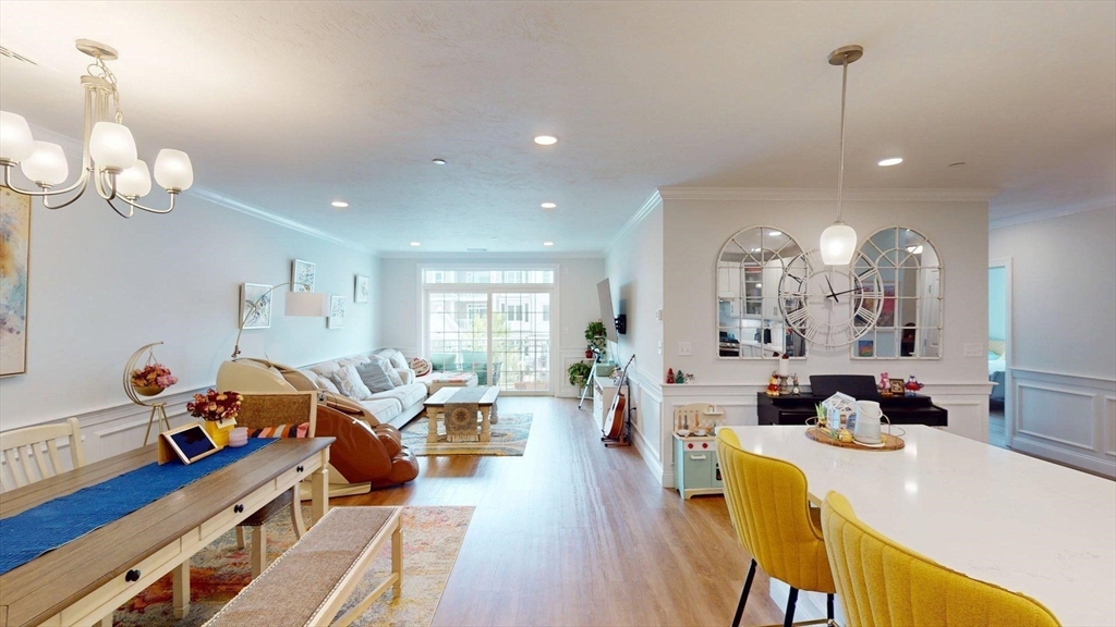 320 Middlesex Ave, Medford, Massachusetts, 2 Bedrooms Bedrooms, 6 Rooms Rooms,2 BathroomsBathrooms,Residential Lease,For Rent,Middlesex Ave,73419435