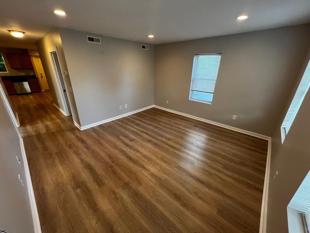 31 Pattison St, Worcester, Massachusetts, 3 Bedrooms Bedrooms, 5 Rooms Rooms,1 BathroomBathrooms,Residential Lease,For Rent,Pattison St,73419728