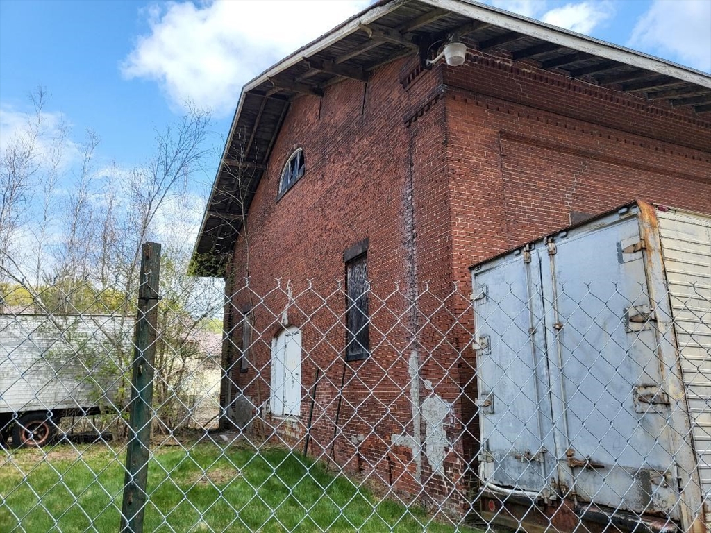 14 Freight House, West Brookfield, Massachusetts, ,Commercial Sale,For Sale,Freight House,73420043