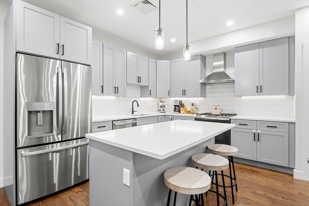 21 Lexington, Boston, Massachusetts, 2 Bedrooms Bedrooms, 6 Rooms Rooms,2 BathroomsBathrooms,Residential Lease,For Rent,Lexington,73420248