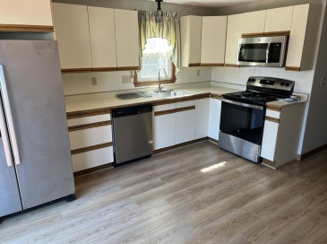 275 Sunderland Road, Worcester, Massachusetts, 2 Bedrooms Bedrooms, 4 Rooms Rooms,1.5 BathroomsBathrooms,Residential Lease,For Rent,Sunderland Road,73420450