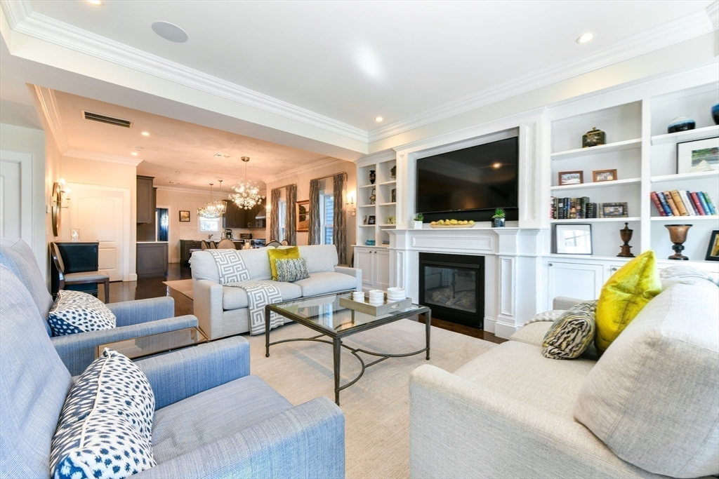 848 East Broadway, Boston, Massachusetts, 4 Bedrooms Bedrooms, 9 Rooms Rooms,3 BathroomsBathrooms,Residential Lease,For Rent,East Broadway,73420378