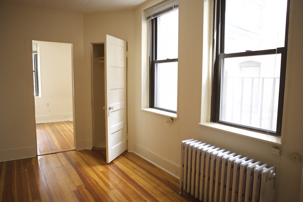 82 West Cedar Street, Boston, Massachusetts, 1 Bedroom Bedrooms, 3 Rooms Rooms,1 BathroomBathrooms,Residential Lease,For Rent,West Cedar Street,73389353