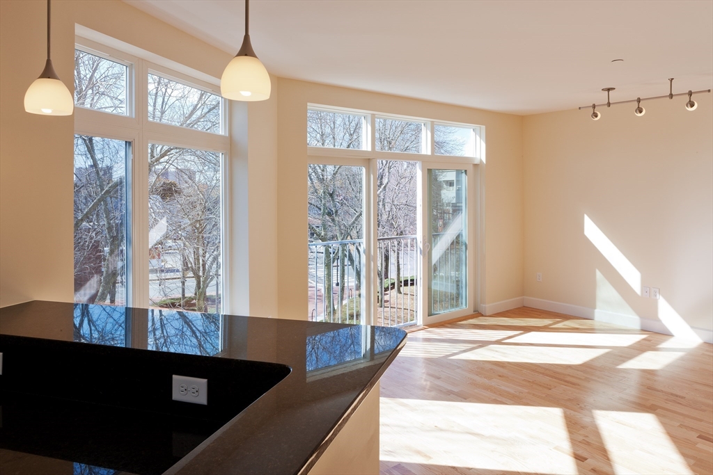 7 Cameron, Cambridge, Massachusetts, 2 Bedrooms Bedrooms, 3 Rooms Rooms,2 BathroomsBathrooms,Residential Lease,For Rent,Cameron,73420776