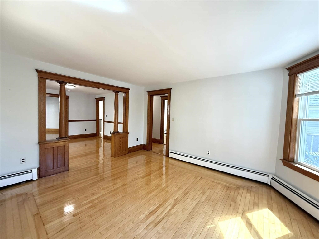 125 Walnut St., Somerville, Massachusetts, 3 Bedrooms Bedrooms, 6 Rooms Rooms,1 BathroomBathrooms,Residential Lease,For Rent,Walnut St.,73420812