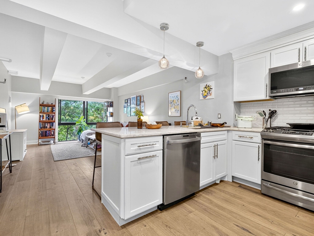 42 8th Street, Boston, Massachusetts, 2 Bedrooms Bedrooms, 4 Rooms Rooms,2 BathroomsBathrooms,Residential Lease,For Rent,8th Street,73421022