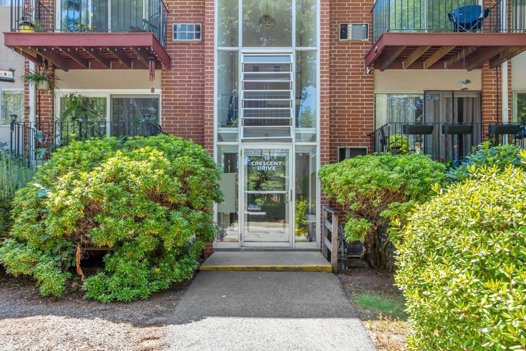 11 Crescent Drive, Andover, Massachusetts, 2 Bedrooms Bedrooms, 4 Rooms Rooms,1 BathroomBathrooms,Residential Lease,For Rent,Crescent Drive,73421096