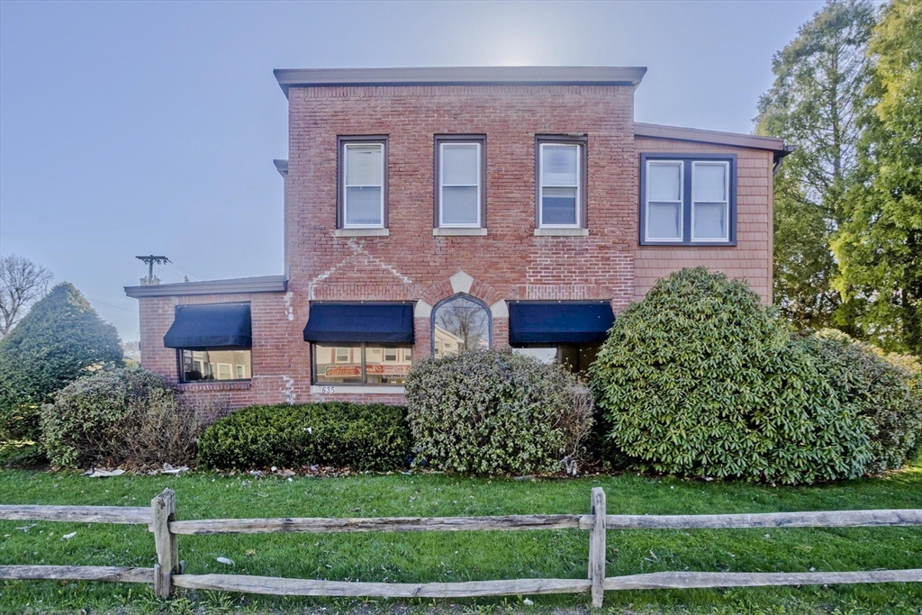 635 Grattan St, Chicopee, Massachusetts, ,Commercial Sale,For Sale,Grattan St,73362657