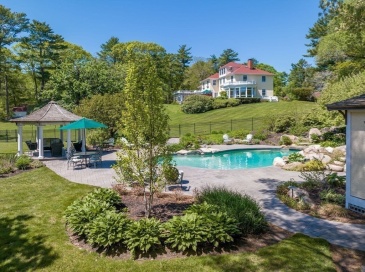 1025 Hale St, Beverly, Massachusetts, 5 Bedrooms Bedrooms, 18 Rooms Rooms,4.5 BathroomsBathrooms,Residential,For Sale,Hale St,73096806