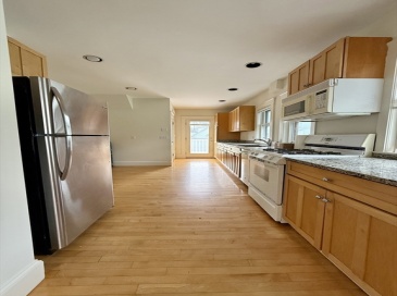 68 Putnam, Watertown, Massachusetts, 3 Bedrooms Bedrooms, 6 Rooms Rooms,1 BathroomBathrooms,Residential Lease,For Rent,Putnam,73421319