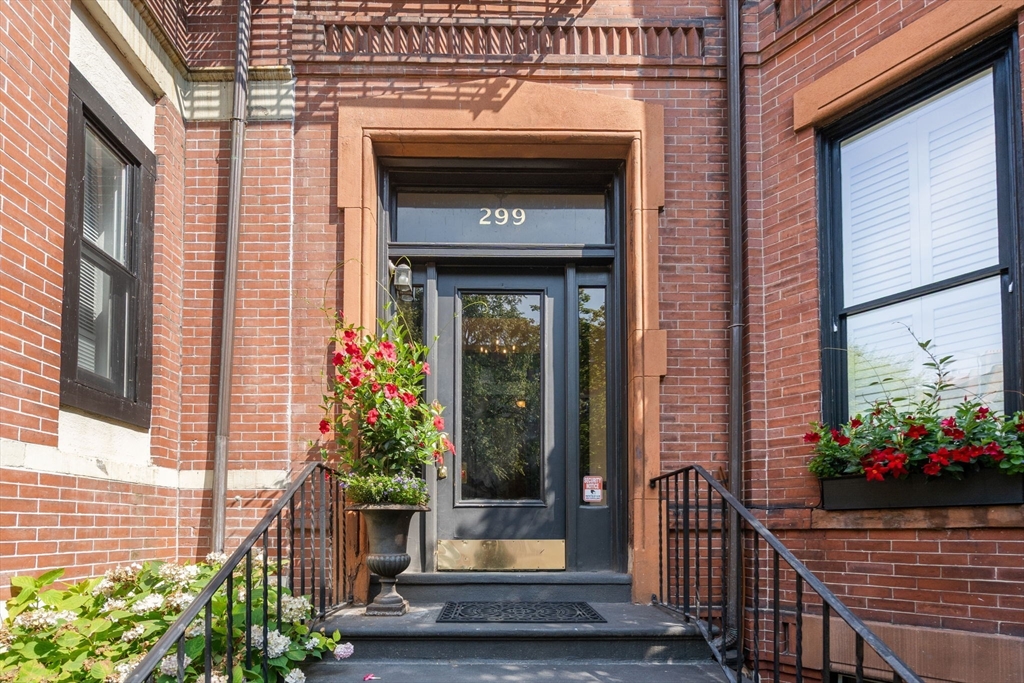 299 Marlborough Street, Boston, Massachusetts, 2 Bedrooms Bedrooms, 5 Rooms Rooms,2 BathroomsBathrooms,Residential Lease,For Rent,Marlborough Street,73421483