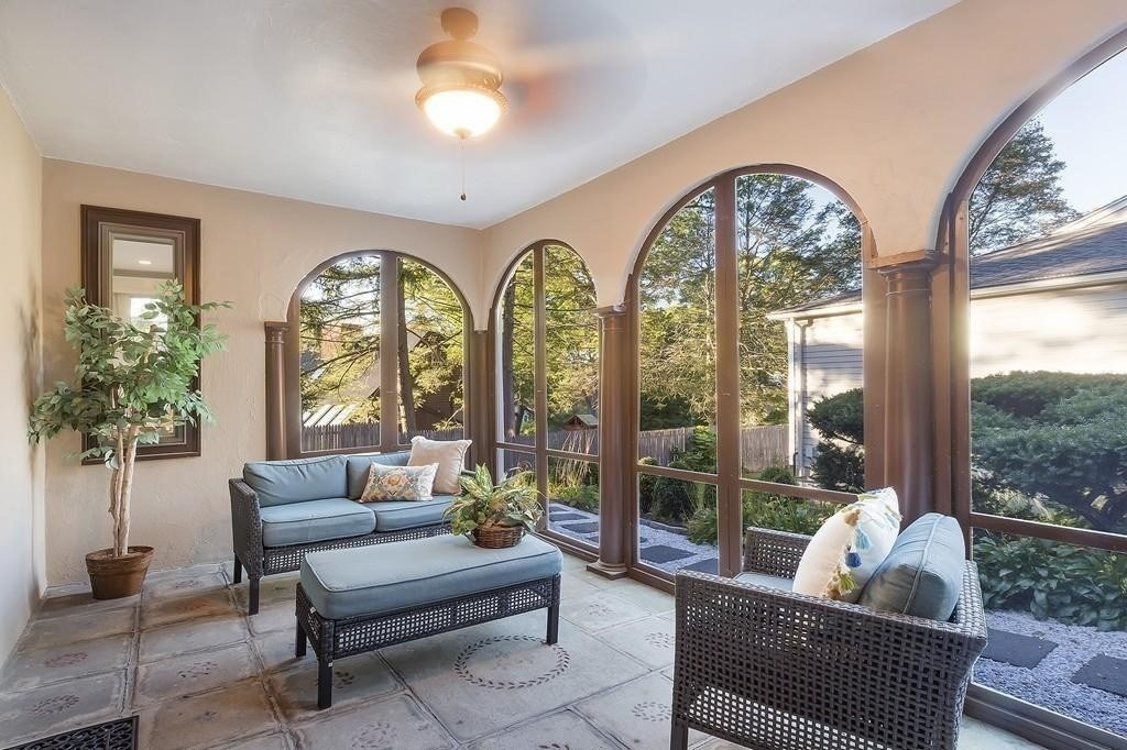 10 Hillcrest Parkway, Winchester, Massachusetts, 4 Bedrooms Bedrooms, 8 Rooms Rooms,3 BathroomsBathrooms,Residential Lease,For Rent,Hillcrest Parkway,73421342