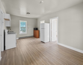 32 Worecster Road, Charlton, Massachusetts, 2 Bedrooms Bedrooms, 5 Rooms Rooms,1 BathroomBathrooms,Residential Lease,For Rent,Worecster Road,73407078