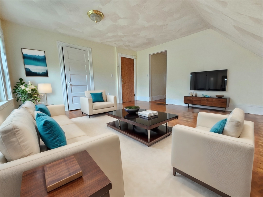 0000 Glendale St, Everett, Massachusetts, 2 Bedrooms Bedrooms, 4 Rooms Rooms,1 BathroomBathrooms,Residential Lease,For Rent,Glendale St,73403276