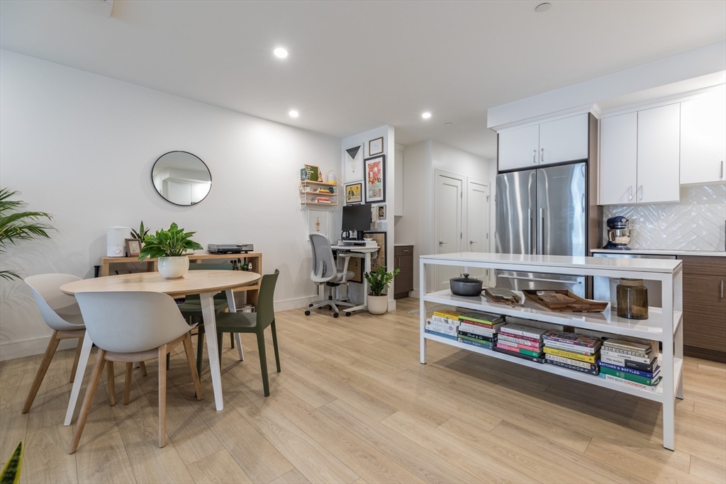 1950 Washington St, Boston, Massachusetts, 2 Bedrooms Bedrooms, 4 Rooms Rooms,2 BathroomsBathrooms,Residential Lease,For Rent,Washington St,73402895