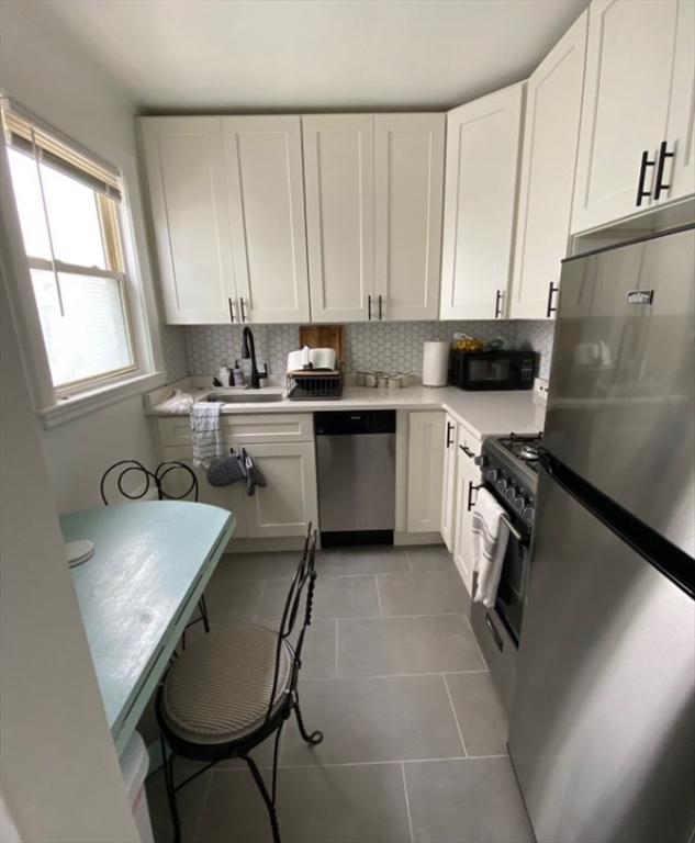 90 Winthrop Shore Drive, Winthrop, Massachusetts, 1 Bedroom Bedrooms, 3 Rooms Rooms,1 BathroomBathrooms,Residential Lease,For Rent,Winthrop Shore Drive,73388539