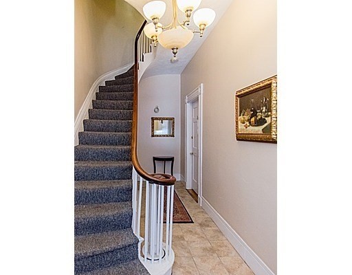 9 Temple St, Boston, Massachusetts, 2 Bedrooms Bedrooms, 4 Rooms Rooms,1 BathroomBathrooms,Residential Lease,For Rent,Temple St,73387782