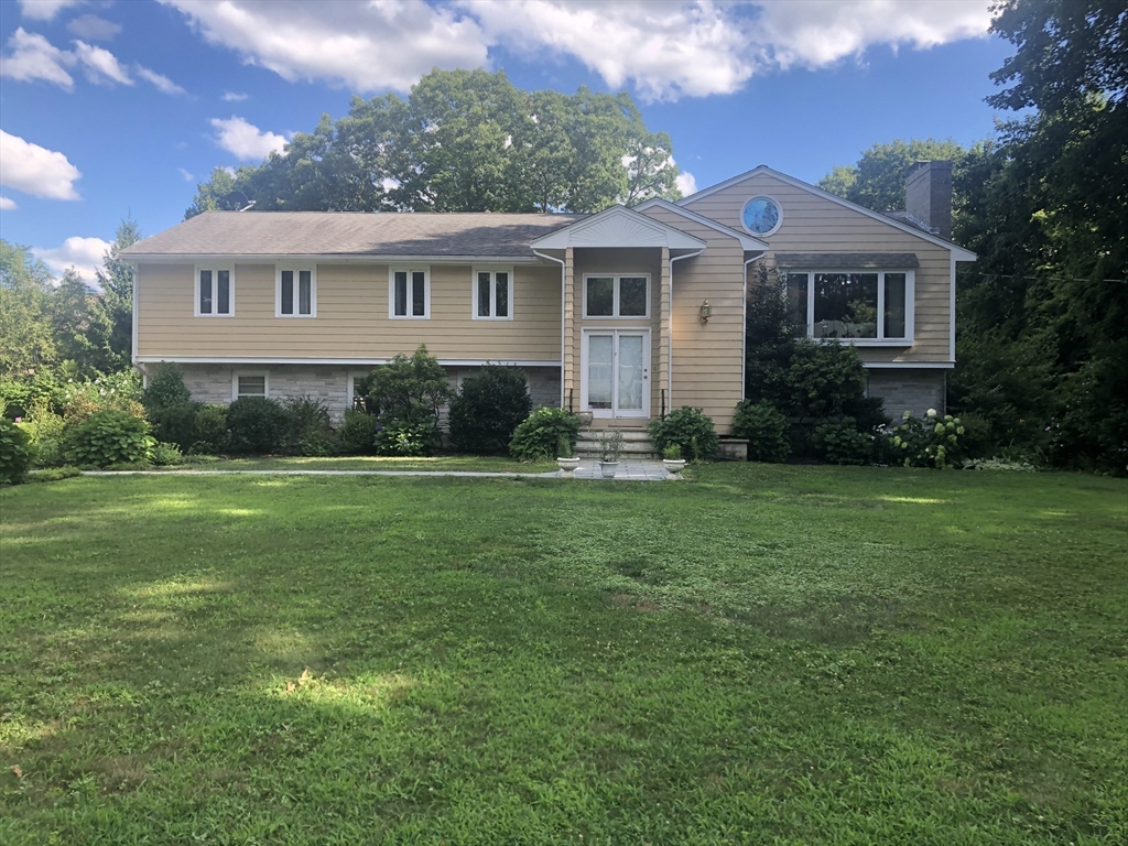 103 Sherburn Cirle, Weston, Massachusetts, 5 Bedrooms Bedrooms, 8 Rooms Rooms,3 BathroomsBathrooms,Residential Lease,For Rent,Sherburn Cirle,73390834