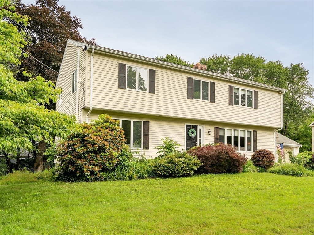 44 Williams Road, Lexington, Massachusetts, 4 Bedrooms Bedrooms, 9 Rooms Rooms,3.5 BathroomsBathrooms,Residential Lease,For Rent,Williams Road,73397689