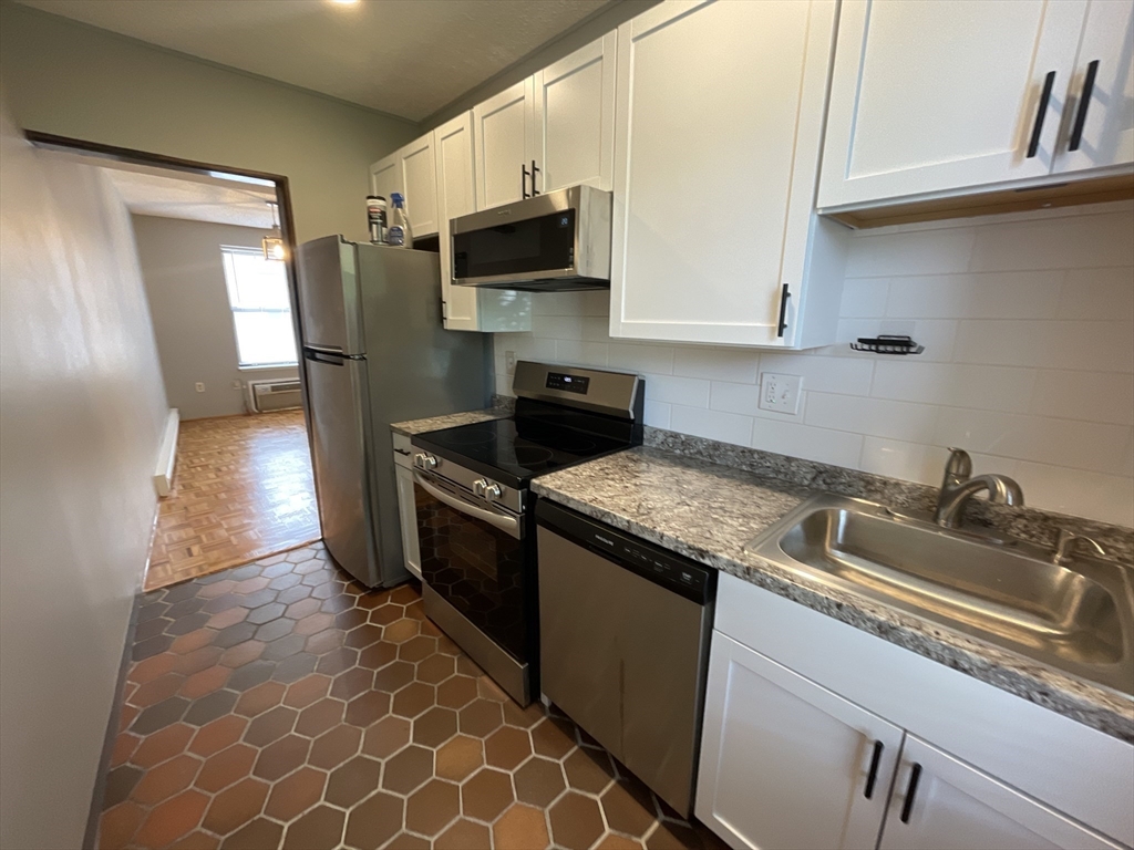 6 Cypress Rd, Boston, Massachusetts, 1 Bedroom Bedrooms, 3 Rooms Rooms,1 BathroomBathrooms,Residential Lease,For Rent,Cypress Rd,73409883