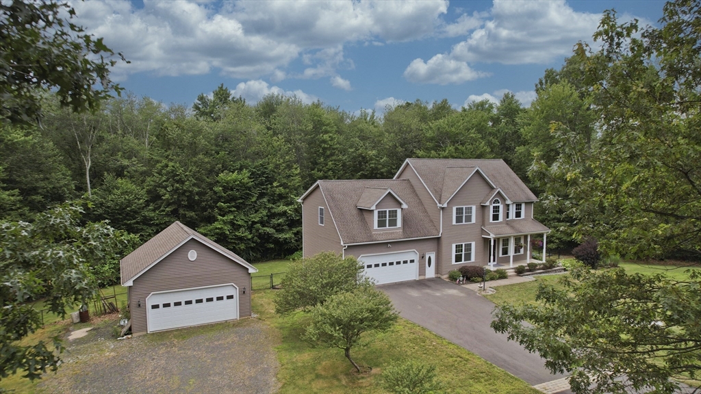 25 Davis Rd, Southwick, Massachusetts, 3 Bedrooms Bedrooms, 6 Rooms Rooms,3.5 BathroomsBathrooms,Residential,For Sale,Davis Rd,73401237