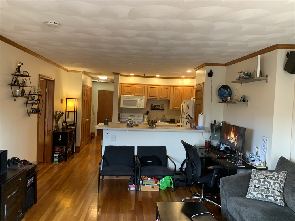 265 Newbury Street, Boston, Massachusetts, 1 Bedroom Bedrooms, 3 Rooms Rooms,1 BathroomBathrooms,Residential Lease,For Rent,Newbury Street,73406204