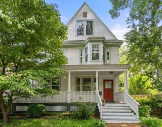 18 Milton Road, Brookline, Massachusetts, 6 Bedrooms Bedrooms, 11 Rooms Rooms,3.5 BathroomsBathrooms,Residential Income,For Sale,Milton Road,73388474