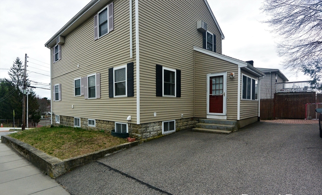 56 Westminster Ave, Watertown, Massachusetts, 5 Bedrooms Bedrooms, 11 Rooms Rooms,3 BathroomsBathrooms,Residential Lease,For Rent,Westminster Ave,73391707