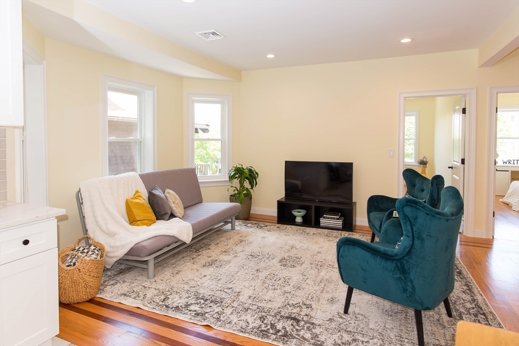 624 Cambridge Street, Boston, Massachusetts, 4 Bedrooms Bedrooms, 6 Rooms Rooms,2 BathroomsBathrooms,Residential Lease,For Rent,Cambridge Street,73402288