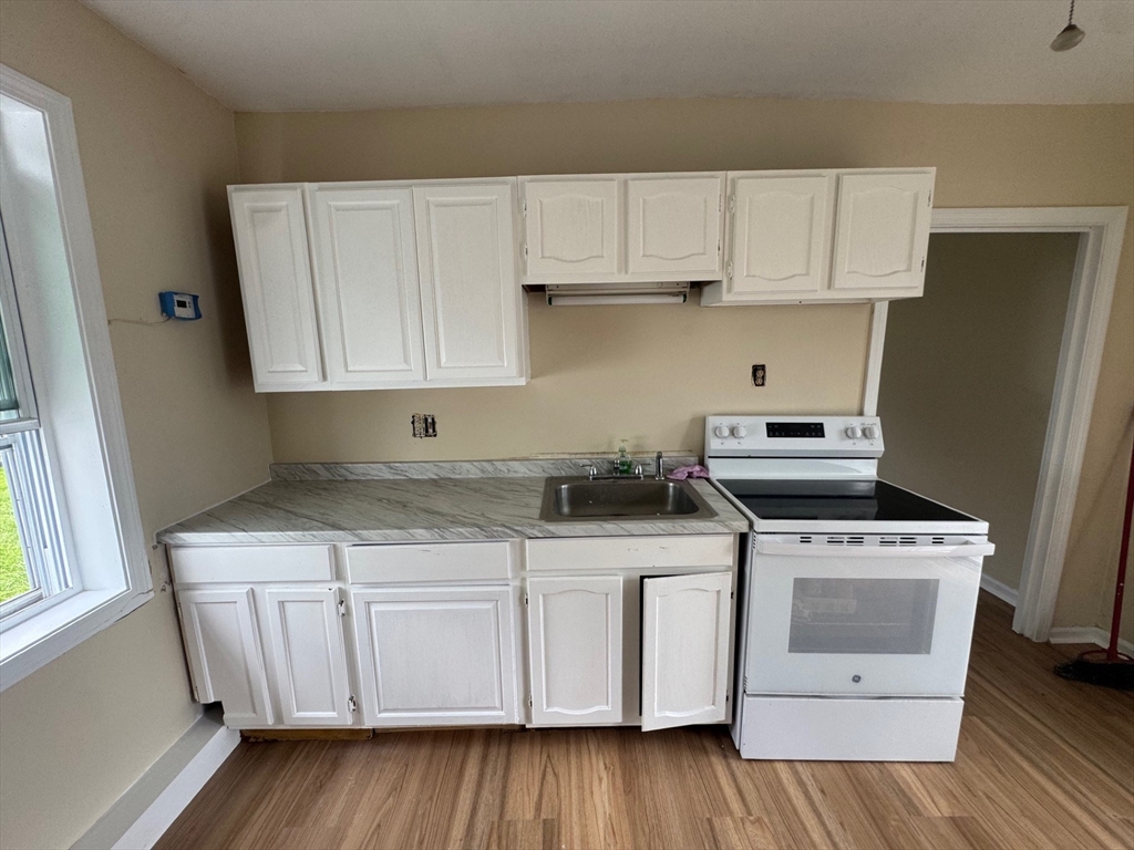 319 Main St, Douglas, Massachusetts, 1 Bedroom Bedrooms, 3 Rooms Rooms,1 BathroomBathrooms,Residential Lease,For Rent,Main St,73406551