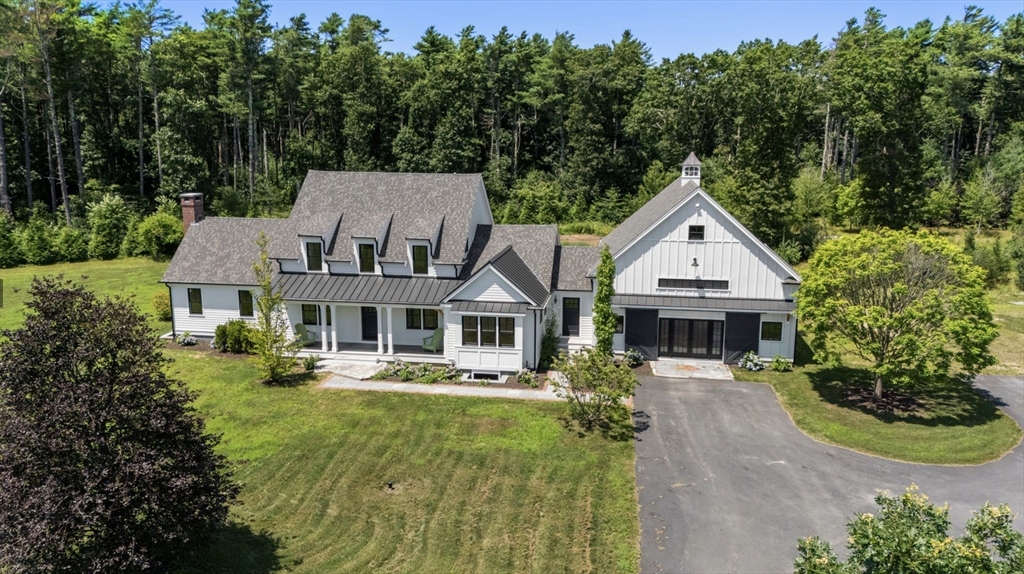 59 Alexander Booker Rd, Falmouth, Massachusetts, 4 Bedrooms Bedrooms, 9 Rooms Rooms,4 BathroomsBathrooms,Residential,For Sale,Alexander Booker Rd,73276602